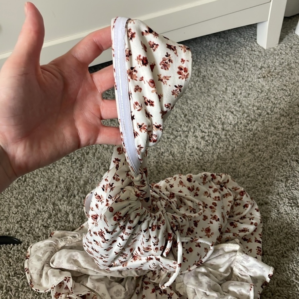 Urban Outfitters Women’s White Ditsy Floral Ruched Cottagecore Ruffle Hem Dress - Picture 10 of 10